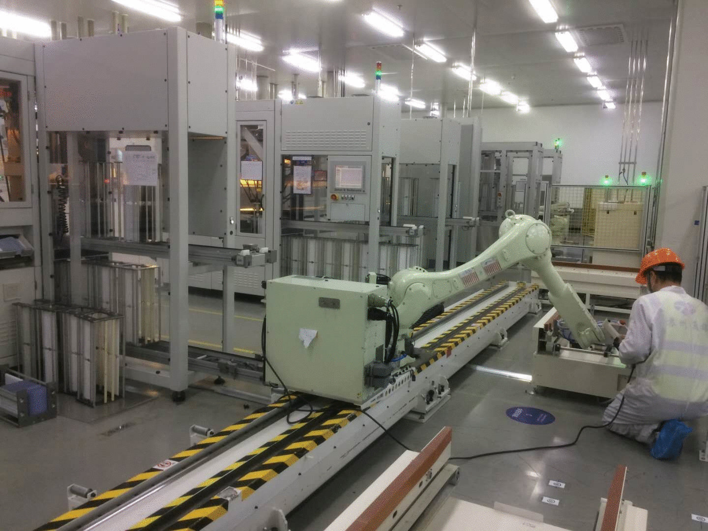 通錦30米行程第七軸機器人軌道“榮耀下線”
