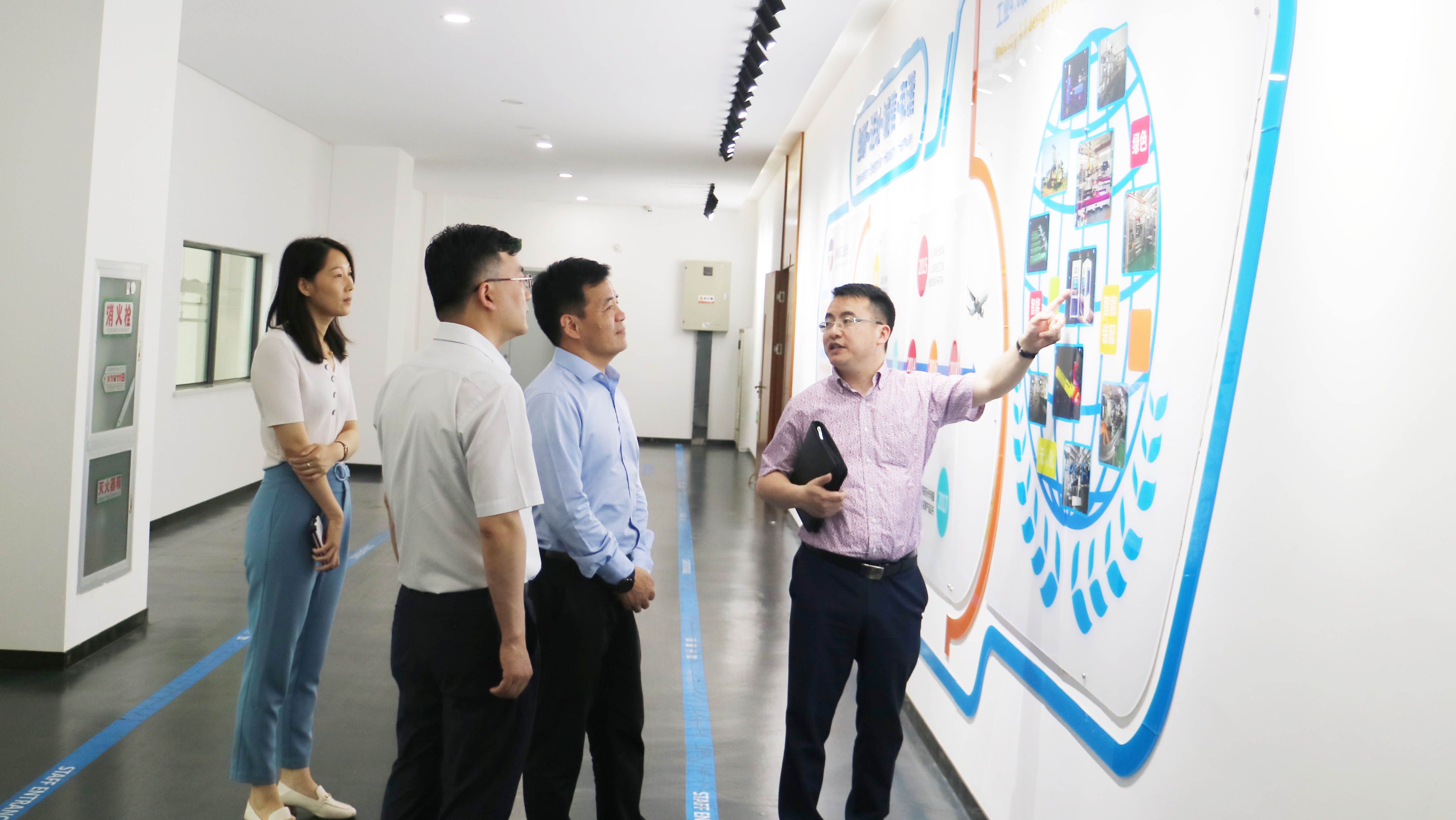 蘇州高新區(qū)工商聯(lián)主席謝明華一行走訪通錦